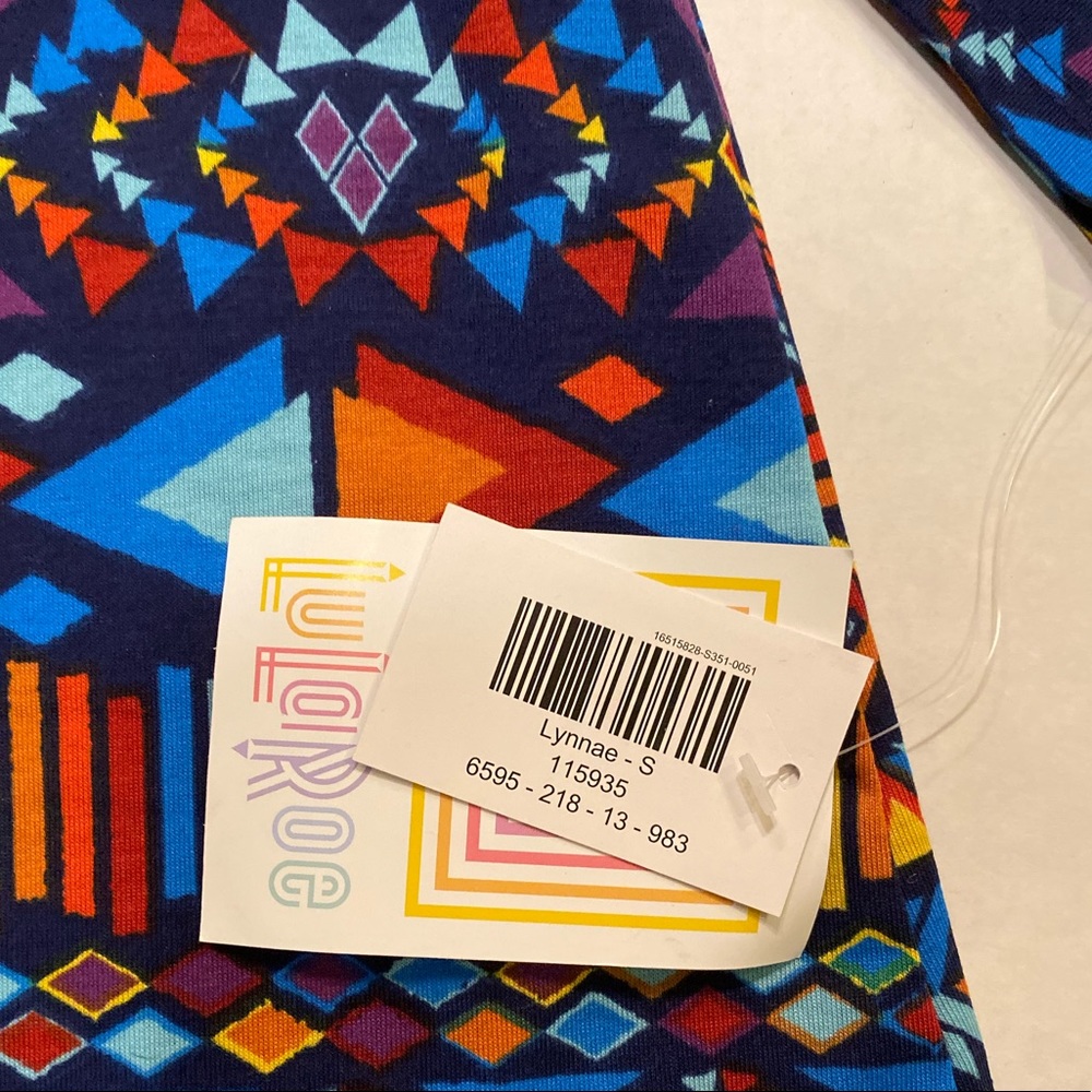 NWT LuLaRoe Lynnae Aztec/Tribal top - Picture 2 of 5
